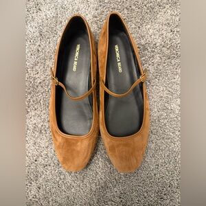 Veronica Beard
Ellie Flats -Size 7.5